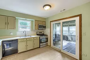 800 Newport Dr, Island Lake, IL 60042 - Photo 5