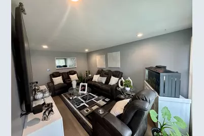 10806 S Avenue O, Chicago, IL 60617 - Photo 5