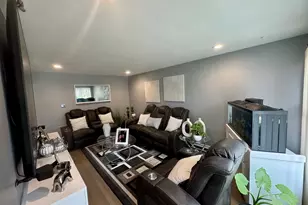 10806 S Avenue O, Chicago, IL 60617 - Photo 5