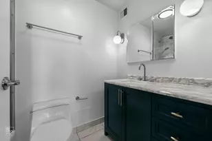 3930 N Pine Grove Ave, Chicago, IL 60613 - Photo 13