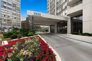 3930 N Pine Grove Ave, Chicago, IL 60613 - Photo 1