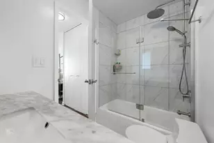 3930 N Pine Grove Ave, Chicago, IL 60613 - Photo 11