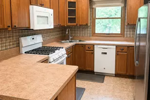 1608 Walsh Dr, Yorkville, IL 60560 - Photo 7