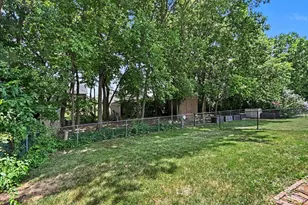 1608 Walsh Dr, Yorkville, IL 60560 - Photo 17
