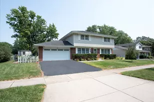 257 Beau Dr, Des Plaines, IL 60016 - Photo 1