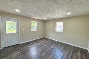 1102 E Church St, Salem, IL 62881 - Photo 3