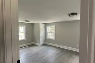233 Oakwood Ave, Rockford, IL 61101 - Photo 5