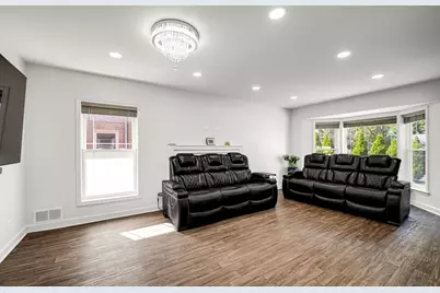 907 E Central Road, Mount Prospect, IL 60056 - Photo 7