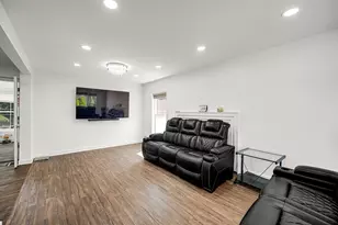 907 E Central Rd, Mount Prospect, IL 60056 - Photo 9