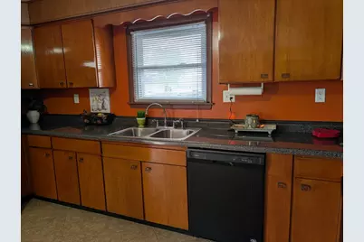 325 N 2nd Avenue, Coal City, IL 60416 - Photo 7