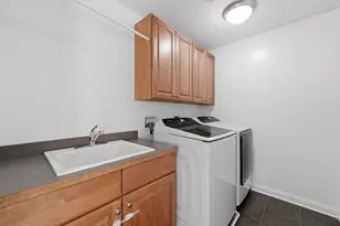 299 Arbor Glen Blvd, Schaumburg, IL 60195 - Photo 5