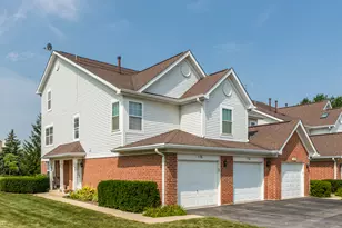 176 Birmingham Ct, Roselle, IL 60172 - Photo 1