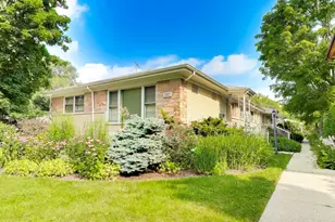1907 Grant St, Evanston, IL 60201 - Photo 1