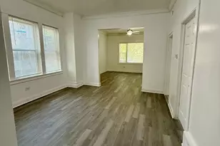 8518 S Muskegon Ave, Chicago, IL 60617 - Photo 9