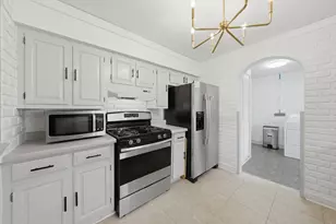 7920 W 91st St, Hickory Hills, IL 60457 - Photo 9