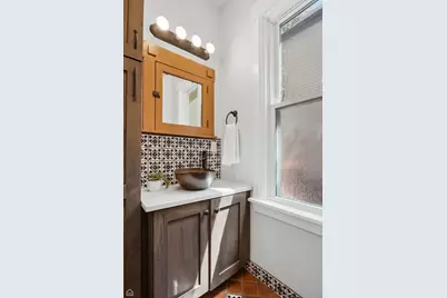 3757 N Bosworth Avenue, Chicago, IL 60613 - Photo 15
