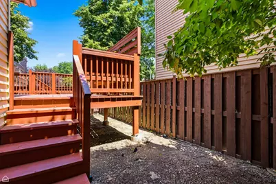 3757 N Bosworth Avenue, Chicago, IL 60613 - Photo 33