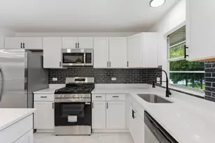 2151 Baker St, Aurora, IL 60506 - Photo 7