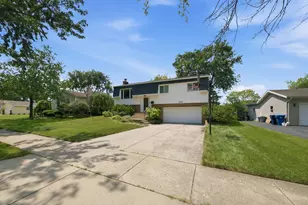 2206 Kingston Dr, Wheaton, IL 60187 - Photo 3