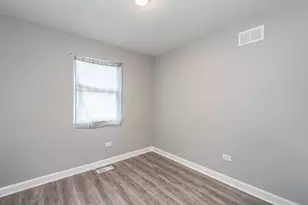 929 Adams St, Waukegan, IL 60085 - Photo 11