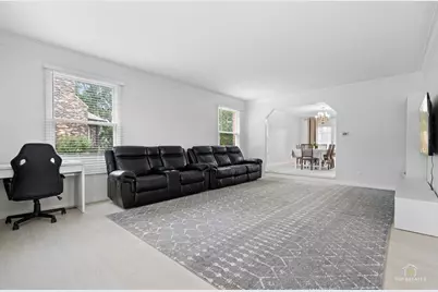 887 N Dovington Court, Hoffman Estates, IL 60169 - Photo 5