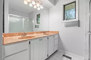 887 N Dovington Ct, Hoffman Estates, IL 60169 - Photo 23
