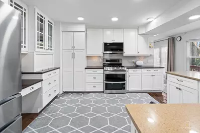 887 N Dovington Court, Hoffman Estates, IL 60169 - Photo 11