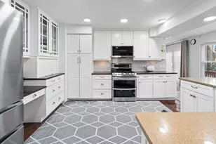 887 N Dovington Ct, Hoffman Estates, IL 60169 - Photo 11