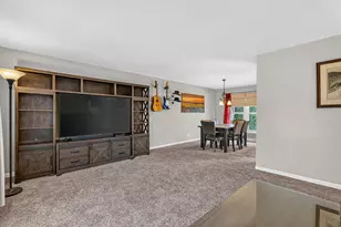 4 Devon Ct, Bolingbrook, IL 60440 - Photo 9