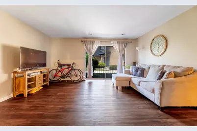 4827 W 109th Street #101, Oak Lawn, IL 60453 - Photo 3