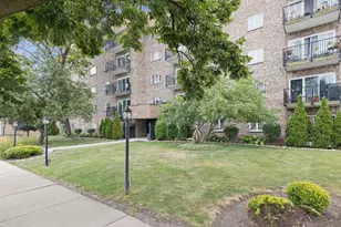 907 Curtiss St, Downers Grove, IL 60515 - Photo 1