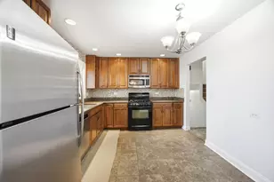 8016 Geneva St, Woodridge, IL 60517 - Photo 9