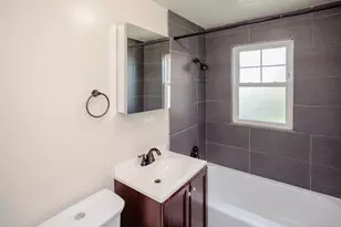 4262 W Nelson St, Chicago, IL 60641 - Photo 9