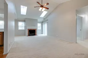 311 Glasgow Ln, Schaumburg, IL 60194 - Photo 5