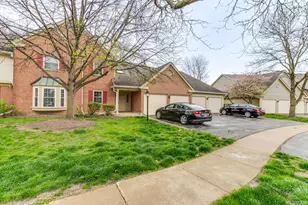 311 Glasgow Ln, Schaumburg, IL 60194 - Photo 1