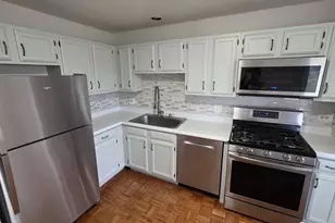 311 Glasgow Ln, Schaumburg, IL 60194 - Photo 13