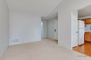 311 Glasgow Ln, Schaumburg, IL 60194 - Photo 9