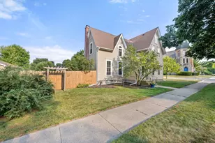 230 Somonauk St, Sycamore, IL 60178 - Photo 3