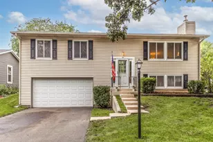 32 Asbury Ln, Cary, IL 60013 - Photo 1