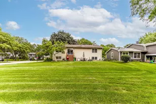 32 Asbury Ln, Cary, IL 60013 - Photo 17