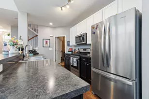 936 Bluebell Cir, Joliet, IL 60431 - Photo 7