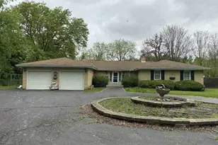 327 Old Hickory Rd, New Lenox, IL 60451 - Photo 1