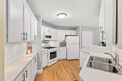 30W024 Cedar Court #024, Warrenville, IL 60555 - Photo 5