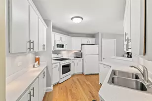 30W024 Cedar Ct, Warrenville, IL 60555 - Photo 5