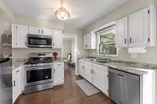 2323 Richmond Dr, Wheaton, IL 60189 - Photo 11
