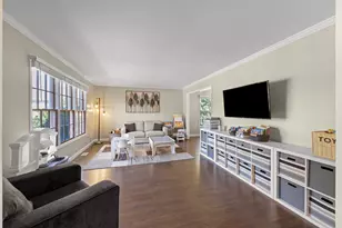 2323 Richmond Dr, Wheaton, IL 60189 - Photo 7