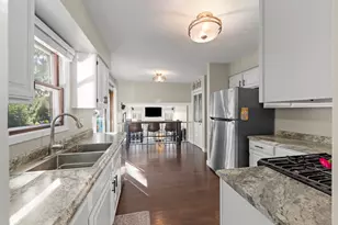 2323 Richmond Dr, Wheaton, IL 60189 - Photo 13