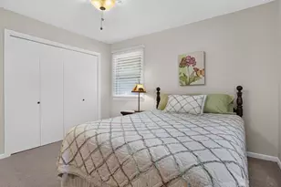 224 Fleetwood Dr, Bloomington, IL 61701 - Photo 29