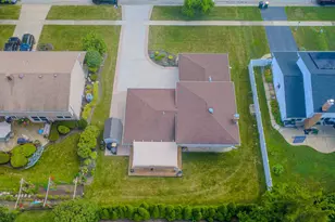 17W544 Sutton Pl, Darien, IL 60561 - Photo 45