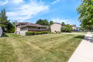 17W544 Sutton Pl, Darien, IL 60561 - Photo 37
